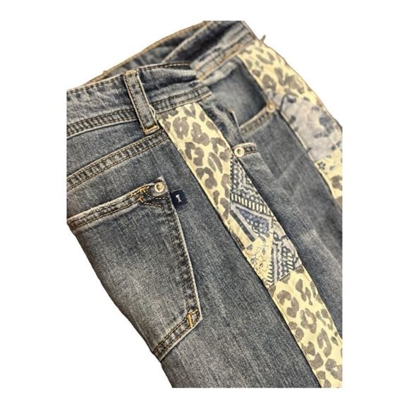Anthropologie Pilcro Distressed Animal Print Boyfriend Jeans size 28 - Picture 3 of 7